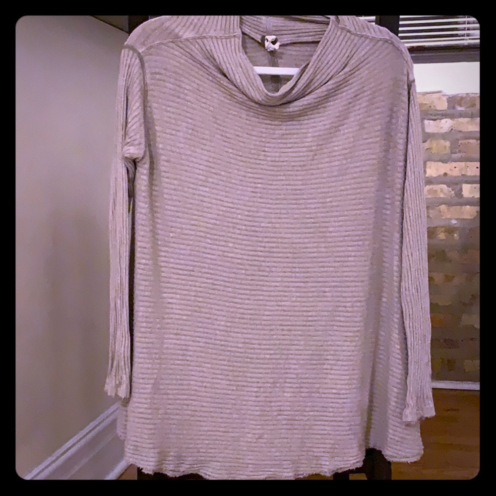 FREE PEOPLE sweater size M